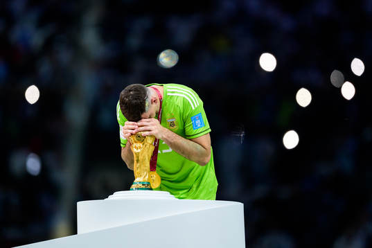 goalkeeper Emiliano Martinez of Argentina celebrates with