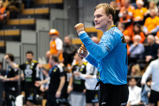 Sävehofs målvakt Simon Möller jublar
