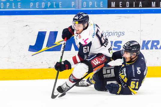 Linköpings Markus Ljungh och HV71s Andy Miele