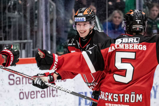 Örebros Linus Öberg jublar