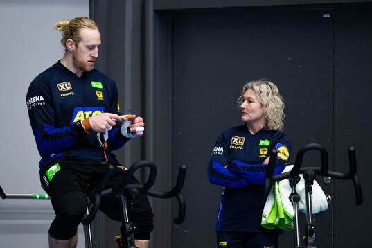 målvakt Mikael Appelgren och sjukgymnast Johanna Seve