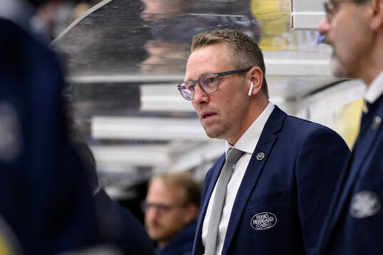 HV71s assisterande tränare Johan Åkerman