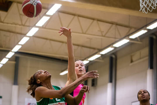 Eos Tay Courtajia Sanders och Visbys Kristina Arsenic