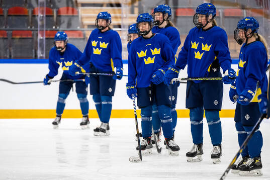 Hilda Svensson and Mira Markström of Sweden at a practice