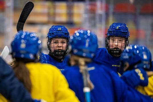 Linnea Natt och Dag and Mira Markström of Sweden at a