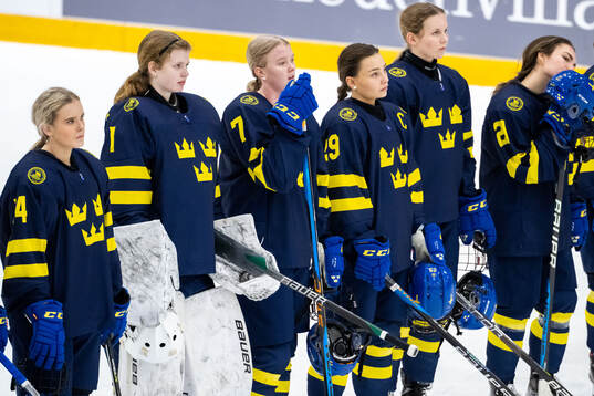 Players of Sweden looks dejected