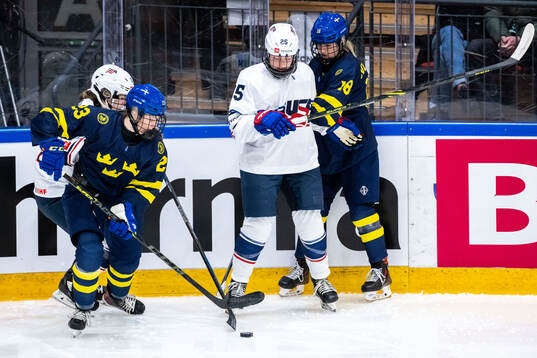 Isabelle Leijonhielm and Hilda Svensson of Sweden and