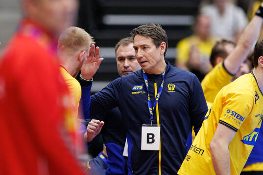 Head coach Glenn Solberg celebrates