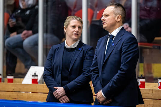 Assistant coach Pernilla Winberg and head coach Andreas