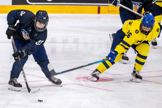 Pauliina Salonen of Finland and Emma Goding of Sweden