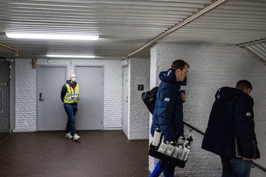 A volunteer with a face mask watch as Felix Claar leaves