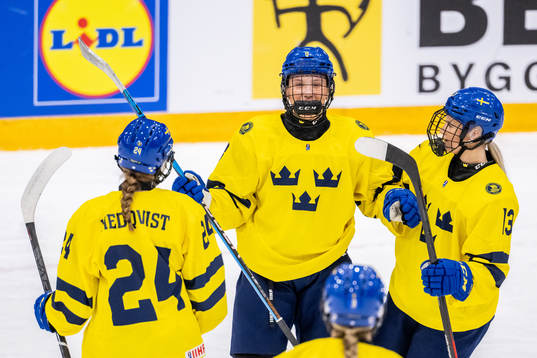 Jenna Raunio of Sweden celebrate with teammates