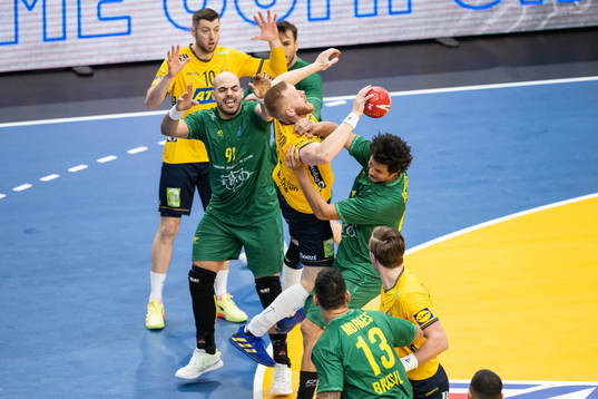 Gustavo Rodrigues and Thiagus Petrus of Brazil against Jim