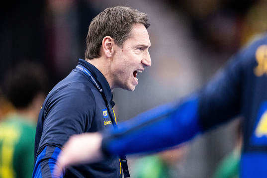 Manager Glenn Solberg celebrates