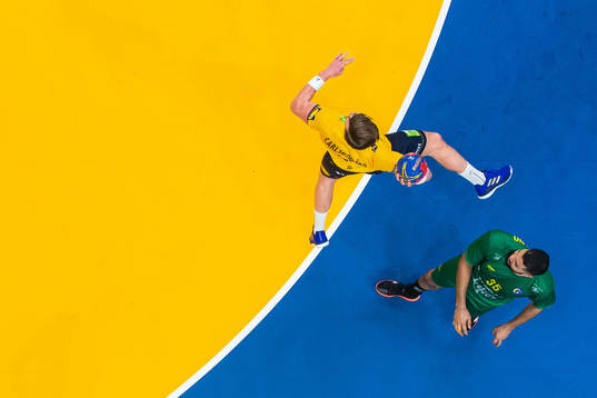 Jonathan Carlsbogård of Sweden and Thiago Ponciano of