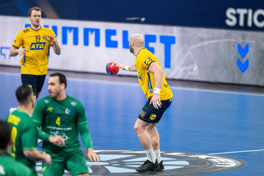 Felix Claar and Oscar Bergendahl of Sweden with a throw off