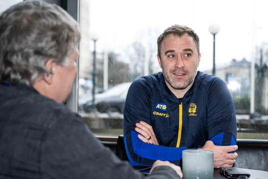 Assistant coach Michael Apelgren is interviewed at a press