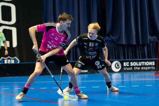 Helsingborgs Oscar Johansson och Faluns målvakt Emil