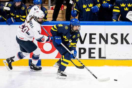 Margaret Scannell of USA and Ebba Hedqvist of Sweden