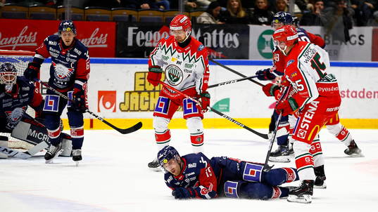 Linköpings Patrick Russell liggande vid mål 0-1