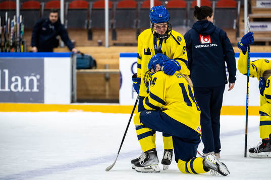 Emma Rehn and Tilde Utbult of Sweden looks dejected