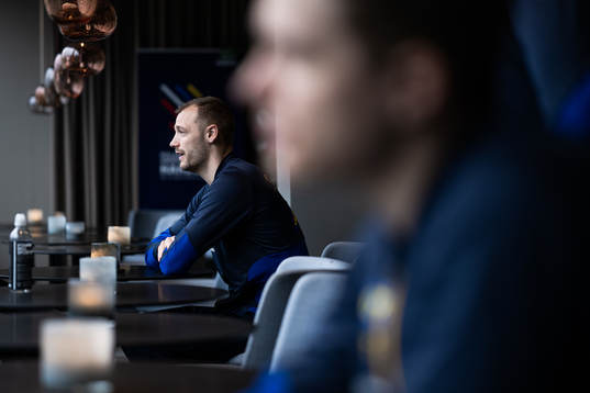 Lukas Sandell at a press event with Sweden