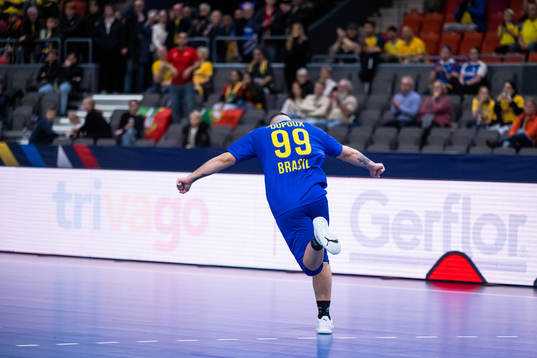 Jean Pierre Dupoix of Brazil celebrates
