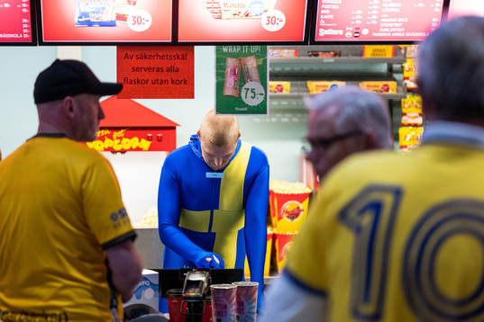 Tintin Weichselbraun wears a full-body suit in the colors