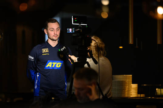 Hampus Wanne at a press event with Sweden