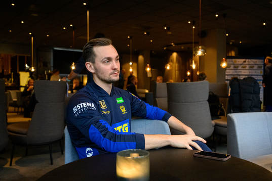 Hampus Wanne at a press event with Sweden