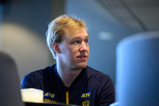 Eric Johansson at a press event with Sweden