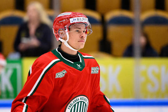 Frölundas Albin Sundin innan ishockeymatchen i SHL mellan