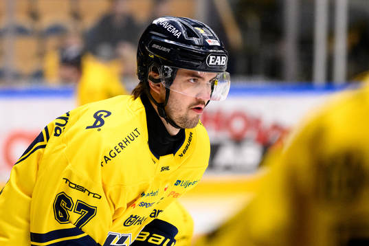 HV71s Oliwer Kaski innan ishockeymatchen i SHL mellan HV71