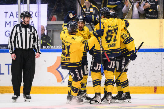 HV71s Nicholas Shore jublar