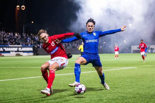 Degerfors Erik Lindell och IFK Göteborgs Johannes Selvén