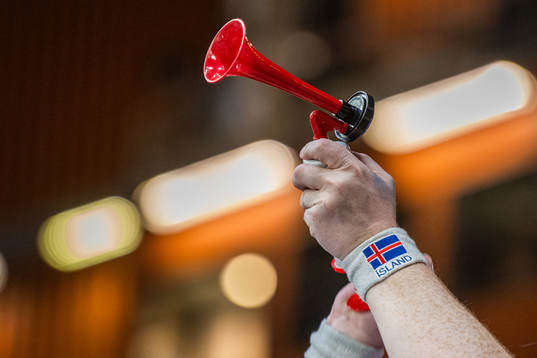 A signal horn in the hands of a fan of Iceland