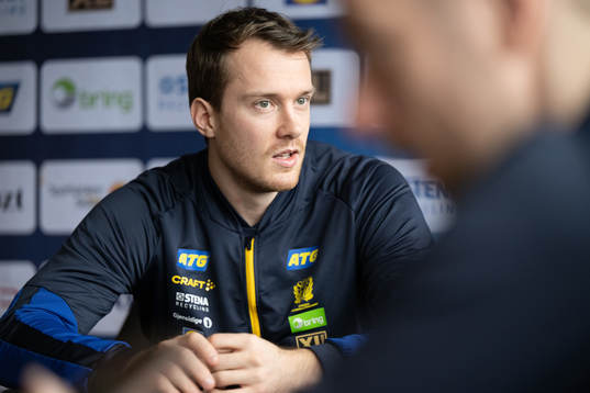 Felix Claar at a press event with Sweden