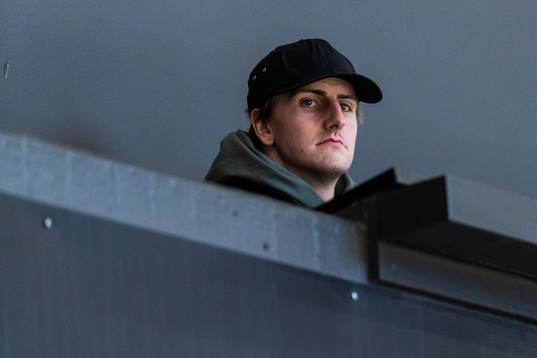 Örebros Philip Holm på läktaren
