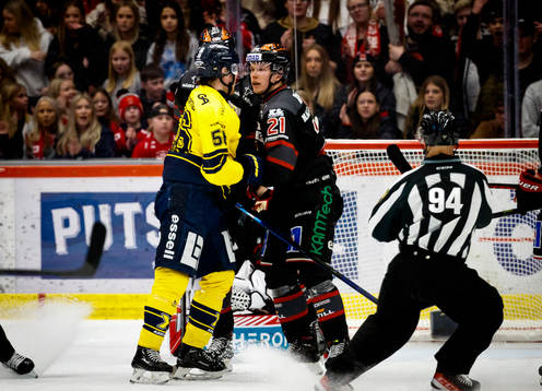 Örebros Linus Öberg och HV71s Fredrik Forsberg