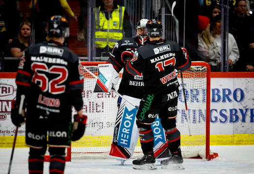 Örebros målvakt Jhonas Enroth jublar