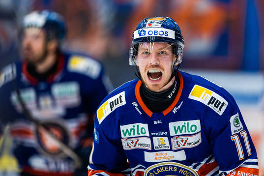 Växjös Kalle Kossila jublar