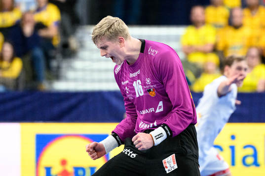 goalkeeper Viktor Gisli Hallgrimsson of Iceland celebrates