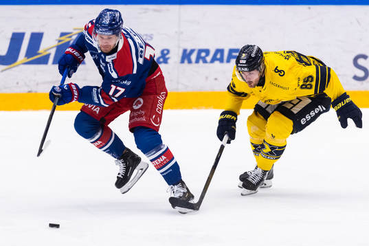 Oskarshamns Jonas Engström och HV71s Mikkel Bödker