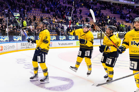 HV71s Nichlas Torp jublar