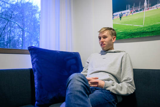 IFK Göteborgs Elias Hagen blir intervjuad