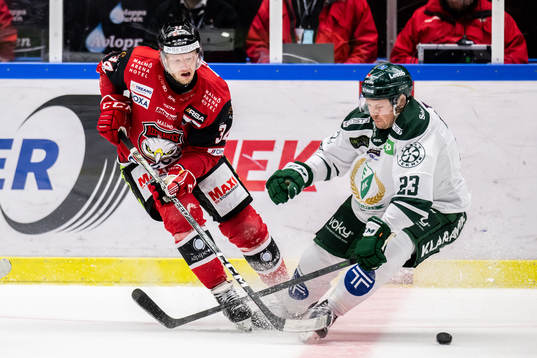 Malmö Redhawks Carl Söderberg och Färjestads Ville Pokka