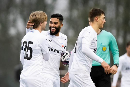 Helsingborgs Thomas Roberts och Amin Al Hamawi jublar