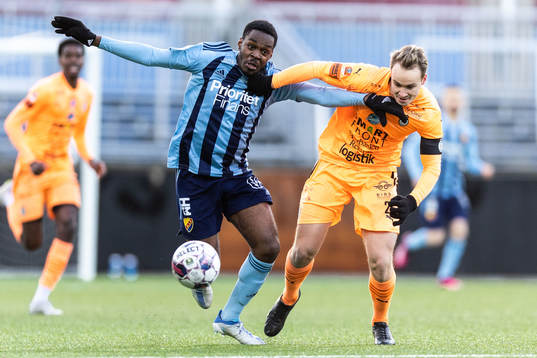 Djurgårdens Joel Asoro och AFC Eskilstunas Robert Åstedt