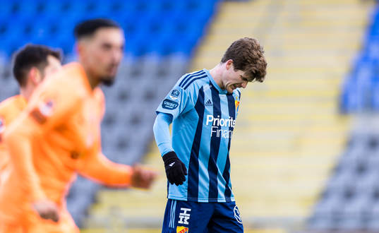 Djurgårdens Oliver Berg grimaserar