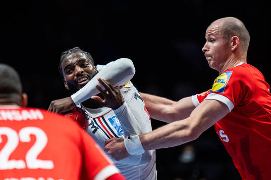 Dika Mem of France and Simon Hald Jensen of Denmark